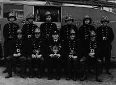fire crew.jpg (40397 bytes)